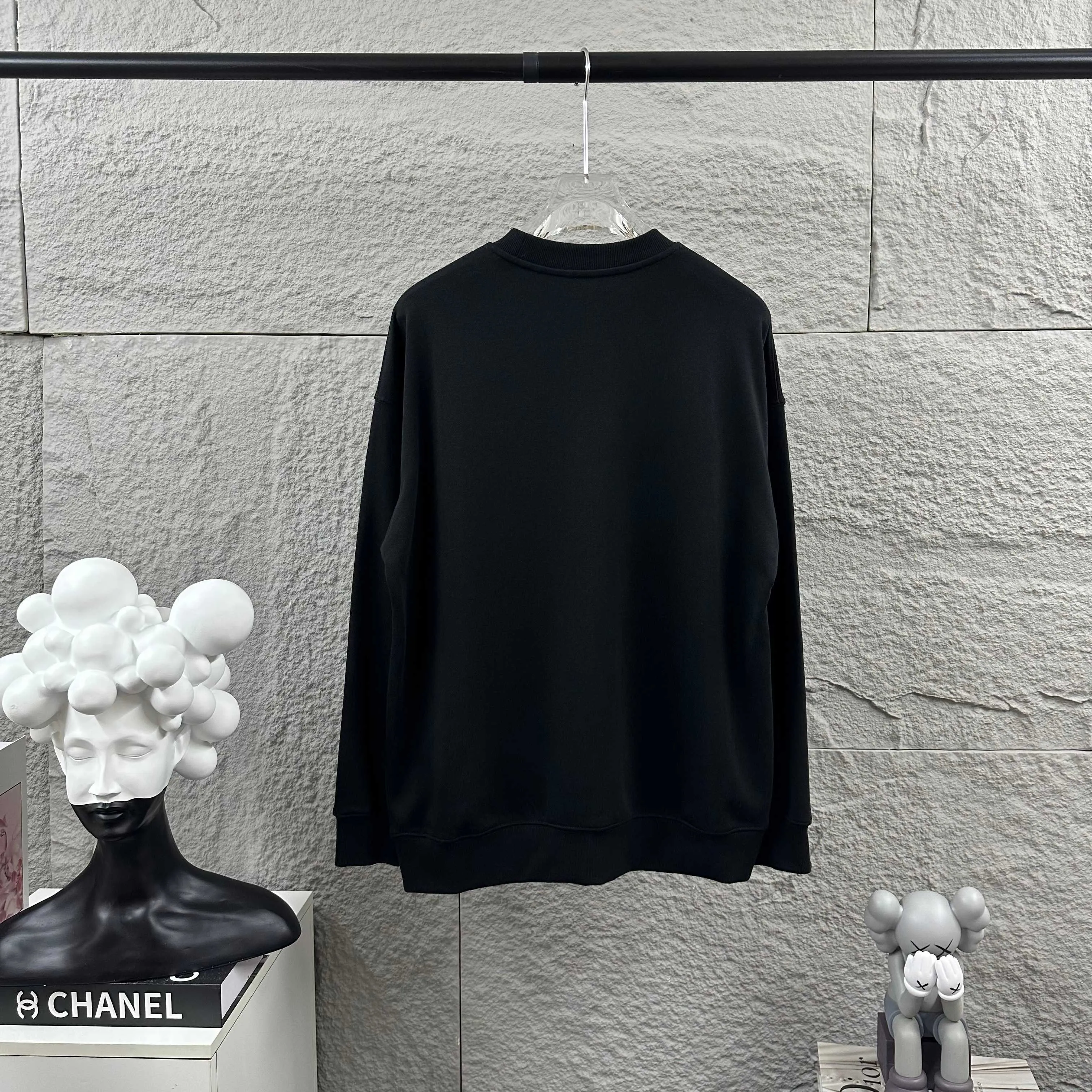 Acne*studios* Early autumn and winter New Arrival Classic letter totem three-dimensional embroidery technology Customized terry fabric Long-sleeved round neck sweatshirt Men and women Same Style Color: Black White Size: S (90-130 pounds) M (120-150 pounds) L (140-165 pounds) XL (160-180 pounds) XXL (180 pounds)